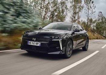 Entrez dans l’univers captivant de la DS N°4 et laissez-vous surprendre !