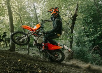 KTM présente un modèle extrême qui va bouleverser le monde de la moto !