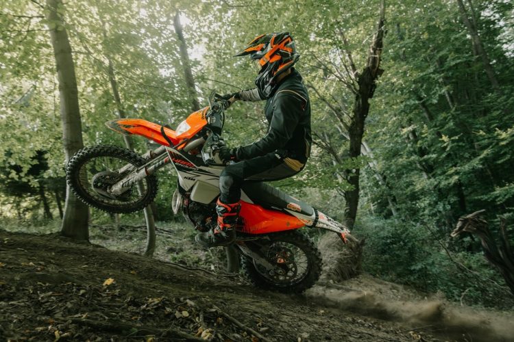 KTM présente un modèle extrême qui va bouleverser le monde de la moto !