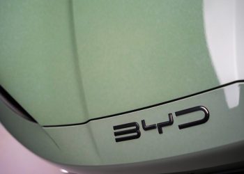 Le plus grand rival de Tesla en Chine subit une nouvelle chute de profits : que se passe-t-il vraiment ?