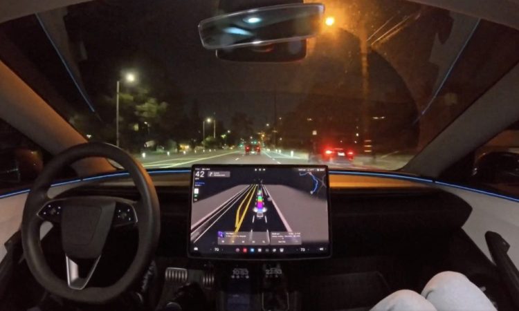 Découvrez pourquoi le mode Mad Max de Tesla FSD fait s’embraser les réseaux sociaux avec des avis époustouflants !