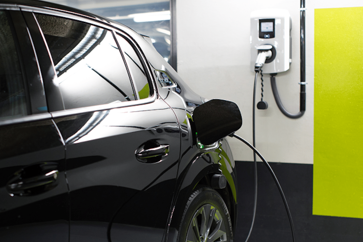 Indigo va-t-il vraiment réduire le prix des recharges en parking ?