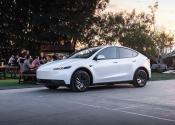 La Model Y Standard de Tesla : une solution imparfaite qui laisse ses problèmes intacts.