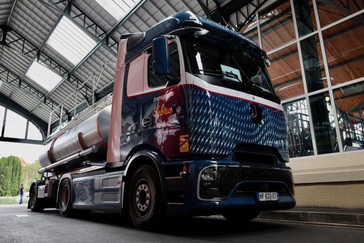 Le Mercedes eActros 600 électrique : une récolte des vendanges en Champagne qui va surprendre !