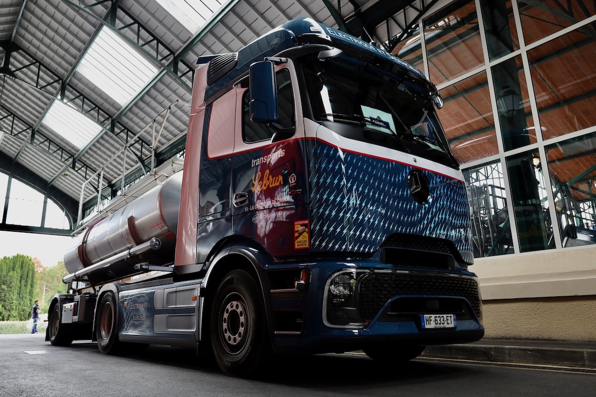 Mercedes eActros 600 Champagne