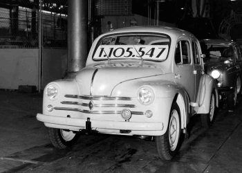 La 4CV de Renault : un symbole de renaissance française après 79 ans, mais avez-vous vraiment compris son impact ?