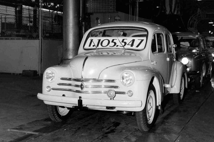 La 4CV de Renault : un symbole de renaissance française après 79 ans, mais avez-vous vraiment compris son impact ?