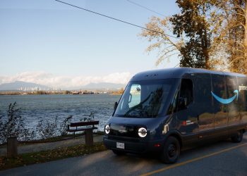 Rivian et Amazon marquent une étape décisive avec l’EDV : un tournant inattendu dans l’industrie électrique !