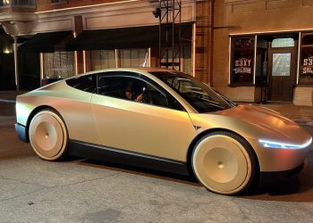 Un dirigeant de Tesla dévoile un développement choquant avec le Cybercab qui pourrait tout changer !