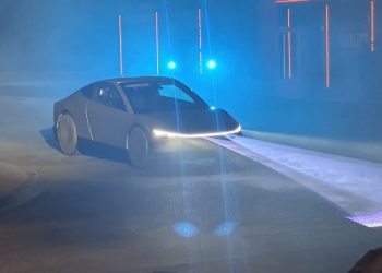 Le Tesla Cybercab aperçu en test sur les routes : un tournant inattendu pour le futur des transports !