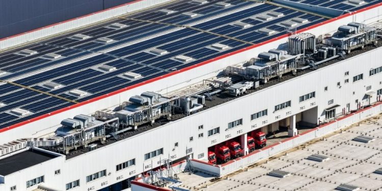 La production solaire massive des sites de Tesla à Shanghai va-t-elle bouleverser l&rsquo;industrie ?