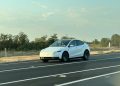 Une Tesla Model Y abordable aperçue sans camouflage près de Giga Texas : un tournant surprenant pour les fans !