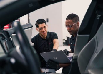 Tesla bouleverse sa politique de service : un changement colossal qui ravira les propriétaires !