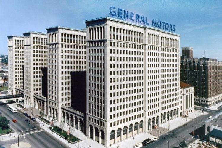 L’incroyable effondrement d’un géant automobile : l’Amérique n’oubliera jamais cette débâcle de 17 ans en arrière.