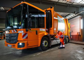 La collecte des ordures devient révolutionnaire grâce aux camions électriques !