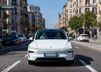 Tesla Full Self-Driving (FSD) : un pas de géant dans les tests en Espagne, préparez-vous à être surpris !
