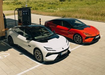 Lotus parie sur la vitesse de recharge : un choix risqué qui pourrait tout changer !