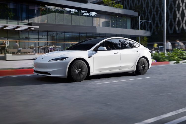 La Tesla Model 3 augmente de 2000 euros : une surprise qui va changer la donne !