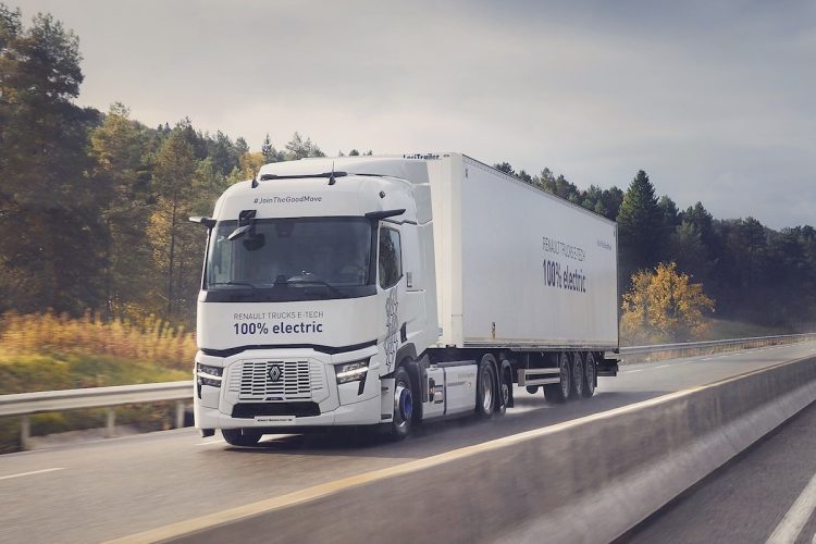 Renault défie Mercedes avec le lancement de trois camions électriques, un défi qui pourrait chambouler le marché !