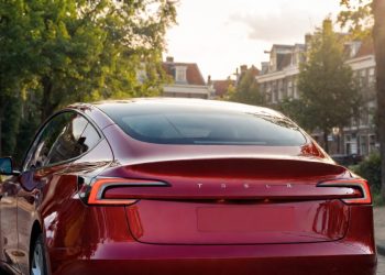Le régulateur néerlandais RDW valide l’objectif de Tesla FSD pour février 2026, un tournant décisif pour l’avenir de la conduite autonome !