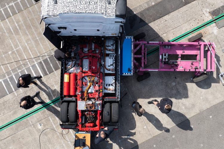 Le Mercedes eActros 600 électrique s’en sort-il vraiment indemne au Crash-Test ?