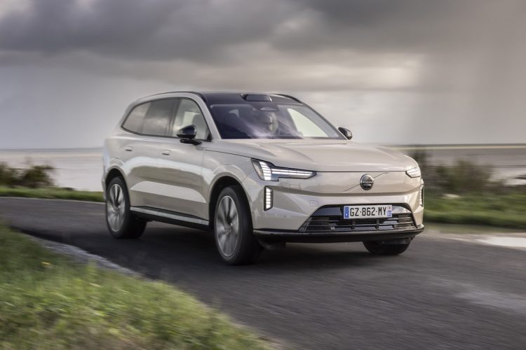 Volvo en tête de classement : un géant électrique qui surprend avec ses cinq étoiles !