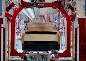 Tesla Cybercab : la production débutera en 2026, mais est-ce déjà trop tard ?