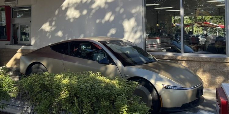 Le Tesla Cybercab semble presque prêt pour la production : que nous cache vraiment ce modèle prometteur ?