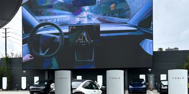Tesla Superchargers : le réseau de charge pour VÉ le mieux noté au Royaume-Uni en 2025 !