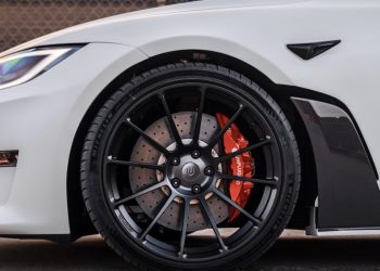 Elon Musk met fin aux rumeurs sur la division ‘AMG’ de Tesla : l’autonomie est la vraie priorité !