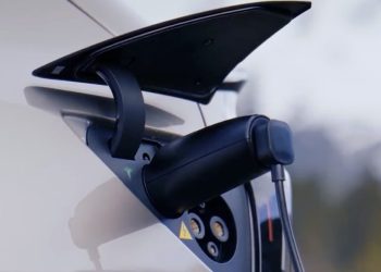 Le nouvel adaptateur V2L de la Tesla Model Y : une surprise gratuite pour certains propriétaires !