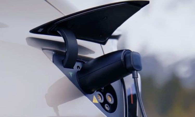 Le nouvel adaptateur V2L de la Tesla Model Y : une surprise gratuite pour certains propriétaires !