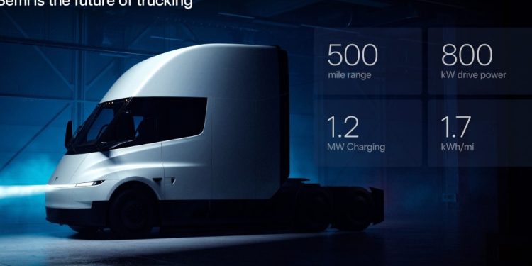 Découvrez le Premier Client du Semi de Tesla : Une Révélation Étonnante Après le Lancement !