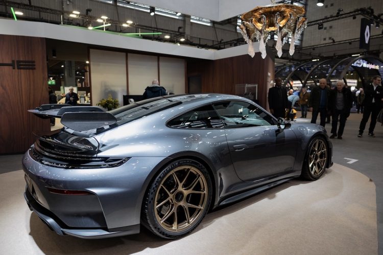 Ultimate Supercar Garage : un paradis du luxe automobile s’installe à Paris !