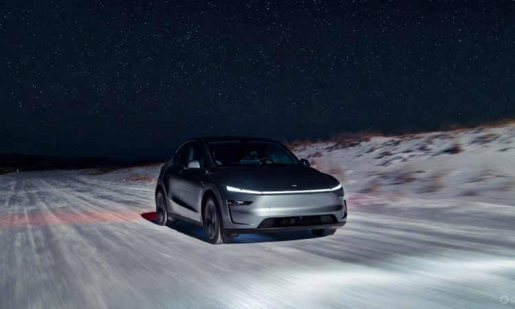 Tesla Full Self-Driving fait la démonstration d’une navigation impressionnante dans la neige épaisse !