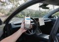 Tesla Full Self-Driving : pouvez-vous vraiment texter en conduisant sans danger ?