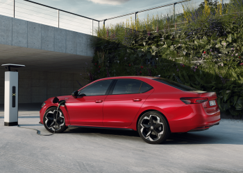 Skoda Superb : cet hybride va bouleverser votre perception de l&rsquo;électrique !