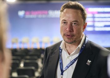 Elon Musk&rsquo;s Grokipedia explose avec 5,6 millions d&rsquo;articles : est-ce vraiment la fin de Wikipedia en anglais ?