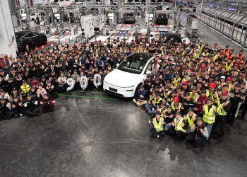 Tesla surmonte la tempête et pulvérise un record historique !