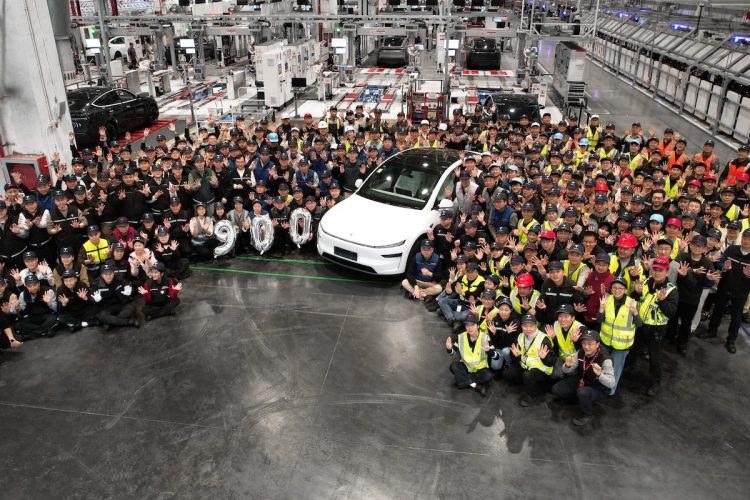 Tesla surmonte la tempête et pulvérise un record historique !
