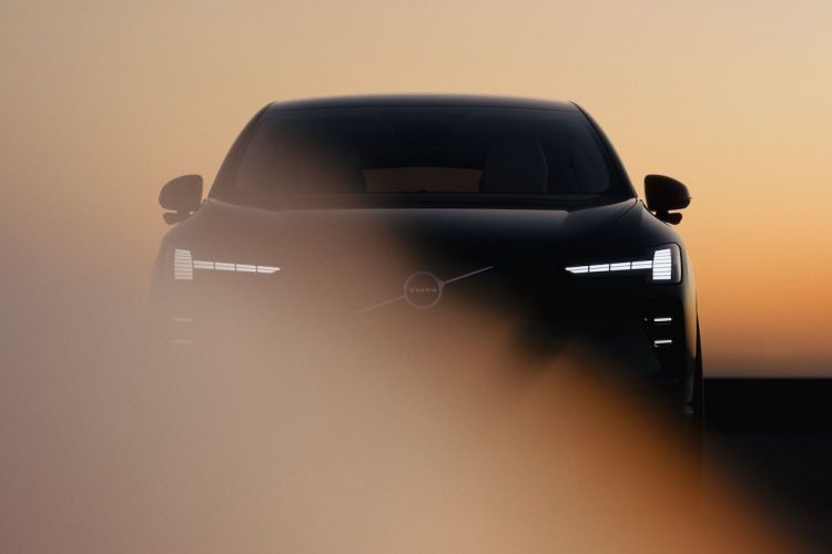 Une autonomie surprenante de 810 km et une recharge éclair : le Volvo EX60 va-t-il changer la donne ?