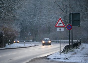 Saler les routes avant l&rsquo;arrivée de la neige : une méthode inefficace qui pourrait vous surprendre !