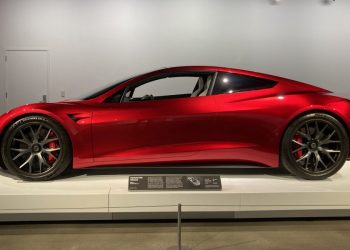 Elon Musk fait des déclarations étonnantes sur la Tesla Roadster qui vont vous choquer !
