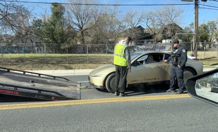 La véritable histoire derrière l&rsquo;image du Tesla Cybercab en panne : préparez-vous à être surpris !