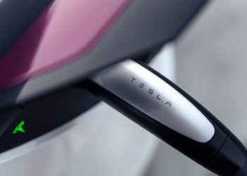 Un nouveau dispositif de sécurité pour les Superchargeurs Tesla aux États-Unis : êtes-vous prêt à l&rsquo;utiliser ?