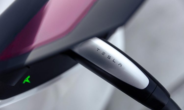Un nouveau dispositif de sécurité pour les Superchargeurs Tesla aux États-Unis : êtes-vous prêt à l&rsquo;utiliser ?