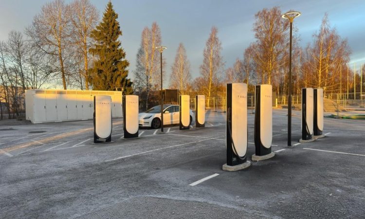 Tesla Sweden exploite la batterie Megapack pour contourner le blocus des Superchargeurs par les syndicats !