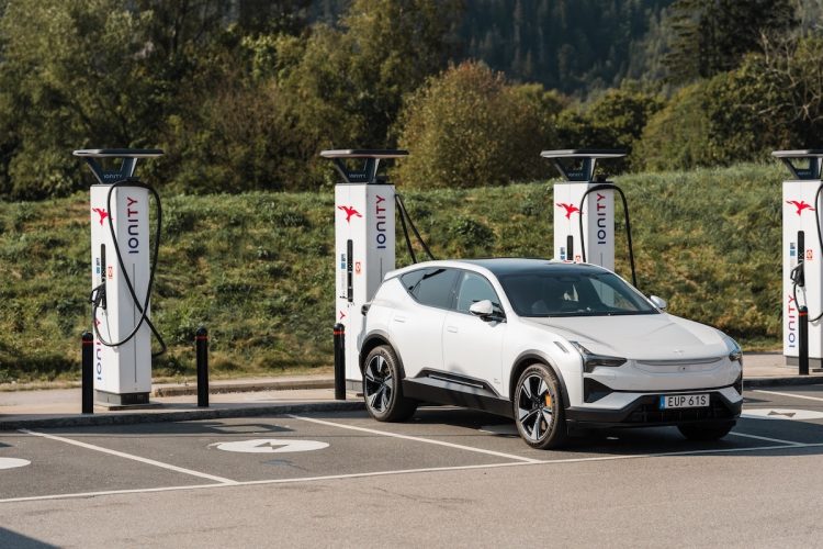 Polestar met le cap sur l&rsquo;Europe : la recharge électrique va-t-elle conquérir nos routes ?