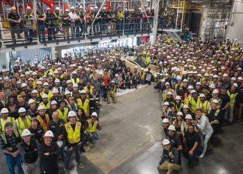 Le premier Tesla Cybercab sort enfin de la ligne de production de Giga Texas : une avancée qui va bouleverser le marché !