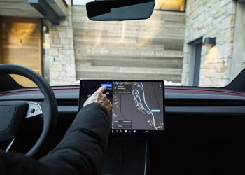 Les propriétaires de Tesla franchissent le cap des 8 milliards de miles parcourus en FSD supervisé : un exploit incroyable !